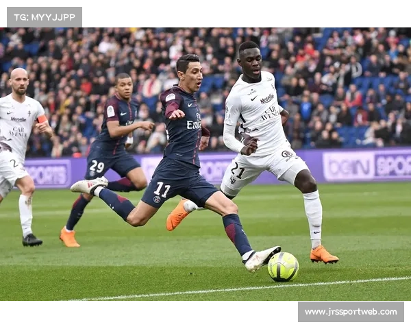 巴黎圣日耳曼3-2险胜梅斯,暴露防守问题