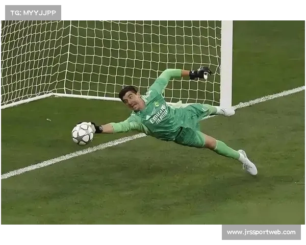 库尔图瓦飞身扑救远射，力保球门不失为皇马胜利奠定基础